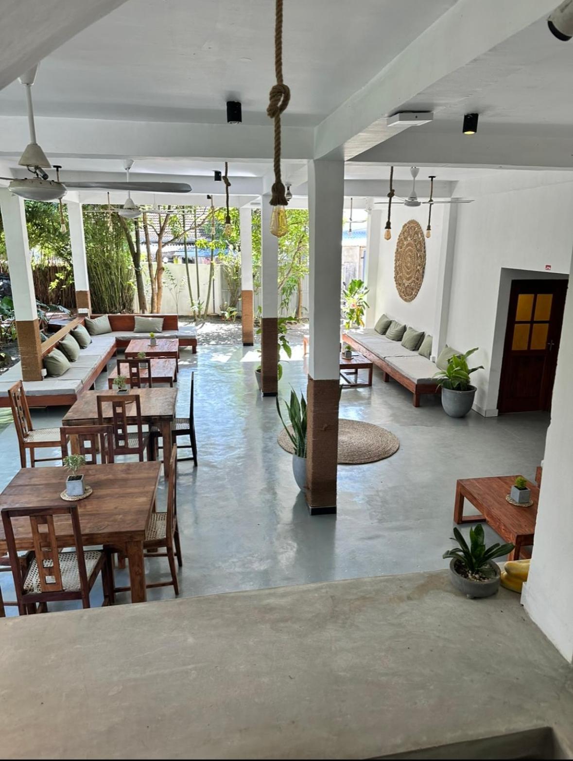 Drifter - Rooms & Food Oost-Oost-Midigama Buitenkant foto